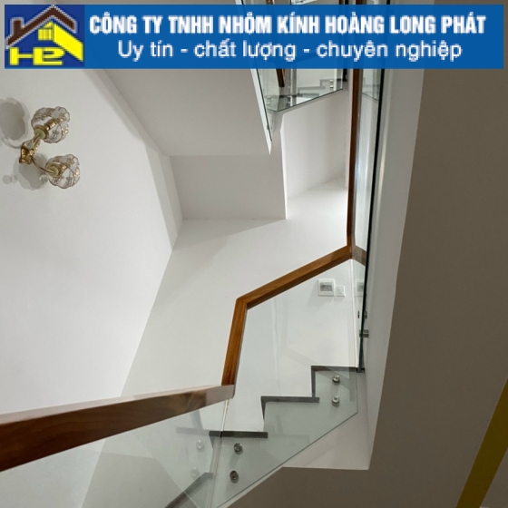 Lan Can Cầu Thang Kính Mẫu 1