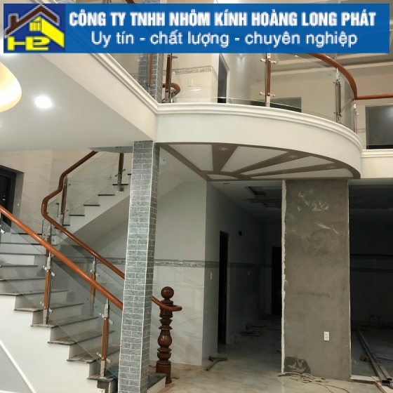 Lan Can Cầu Thang Kính Mẫu 4